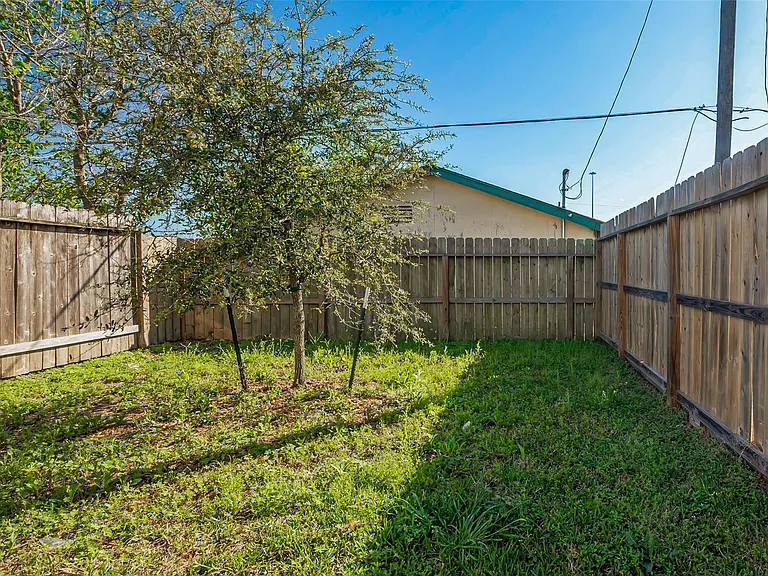 3540 Rebecca St — Photo 31