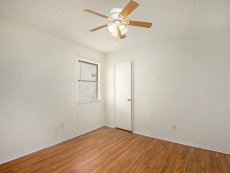 6819 W Cleburne Rd — Photo 18
