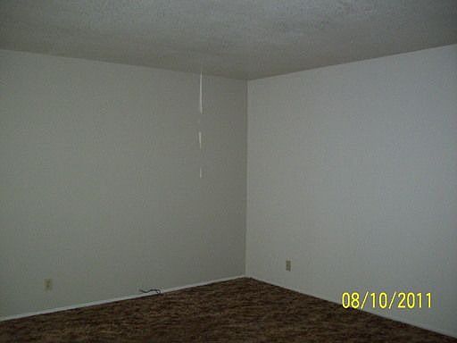 4th image of 3035 Millbrook Dr