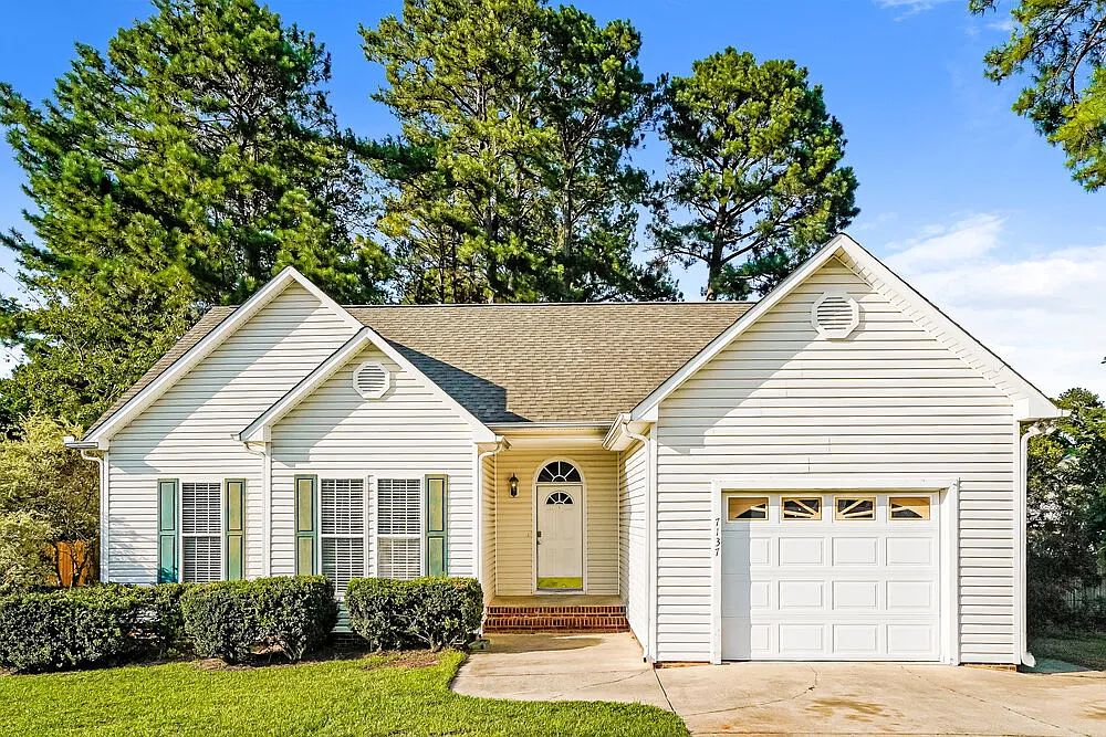 3 bed, 2.0 bath, 1300 sqft, $1,840 — Photo 1