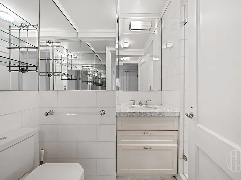28 E 10th St #10B — Photo 11