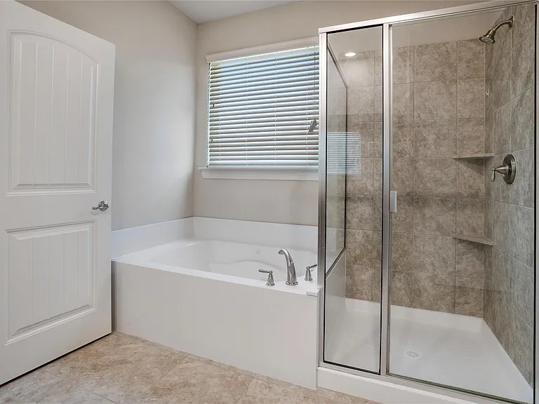276 Goliad Trl — Photo 10