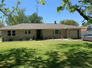 217 College Blvd, Carmi, IL 62821