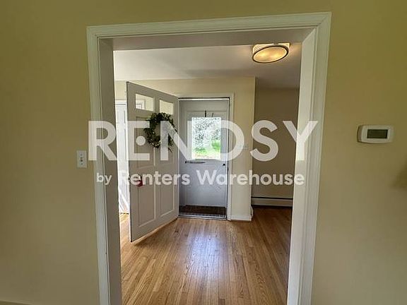5th image of 14697 Roxbury Rd