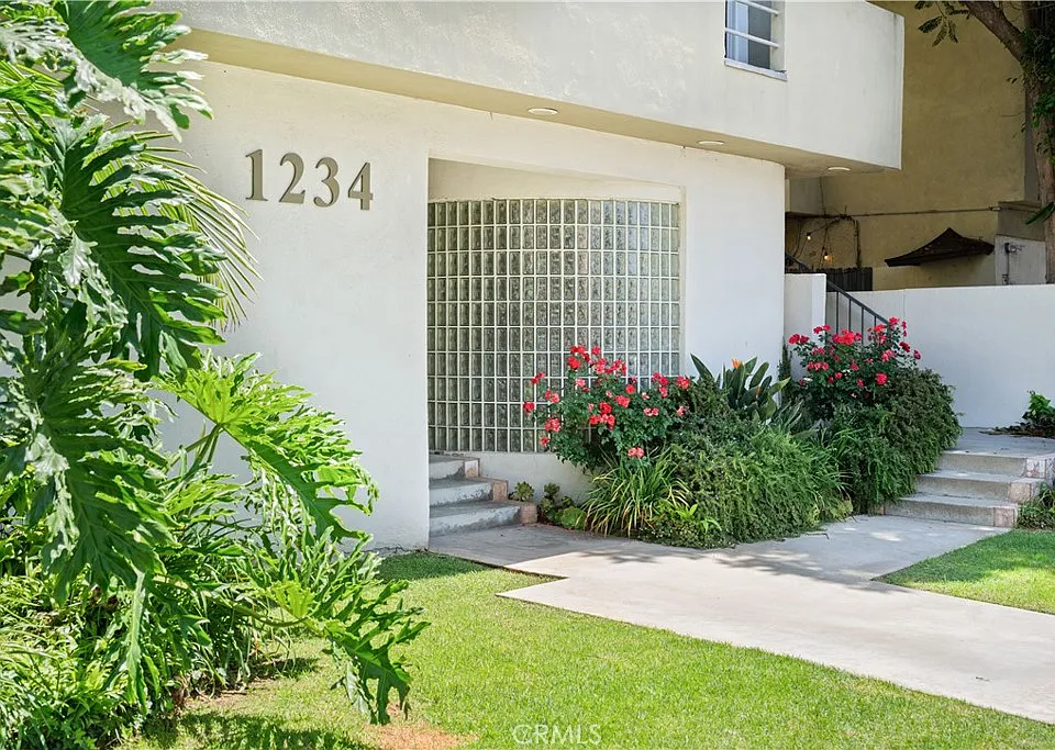 1234 Granville Ave #3