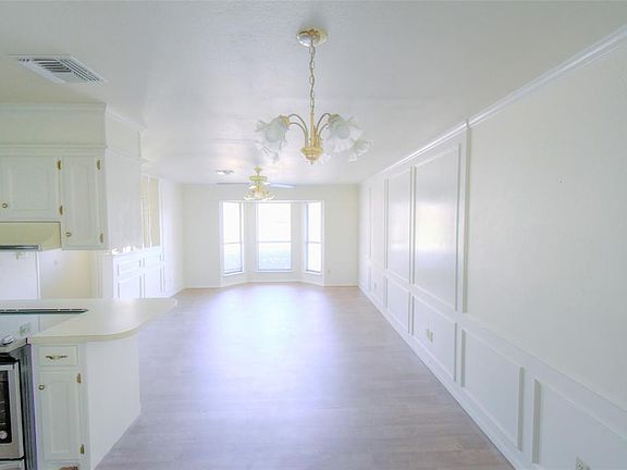5th image of 818/820 Sylvia St