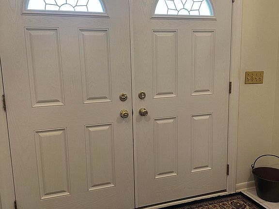 3rd image of 8468 PHILROSE Drive W