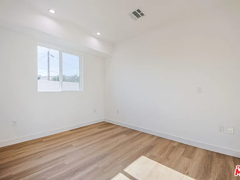 11443 1/2 Hatteras St — Photo 7