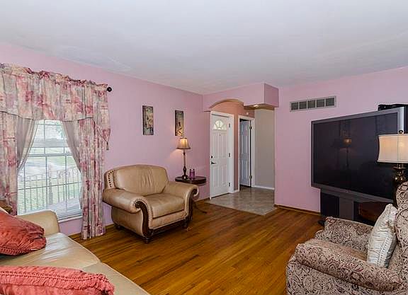 5th image of 5270 Ponawanda Trl