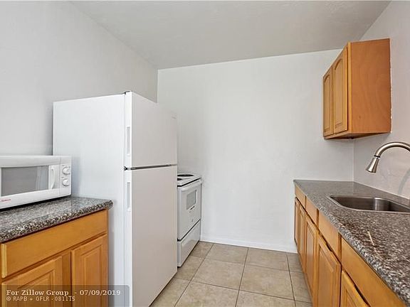 2nd image of 808 SE 4th St APT 19
