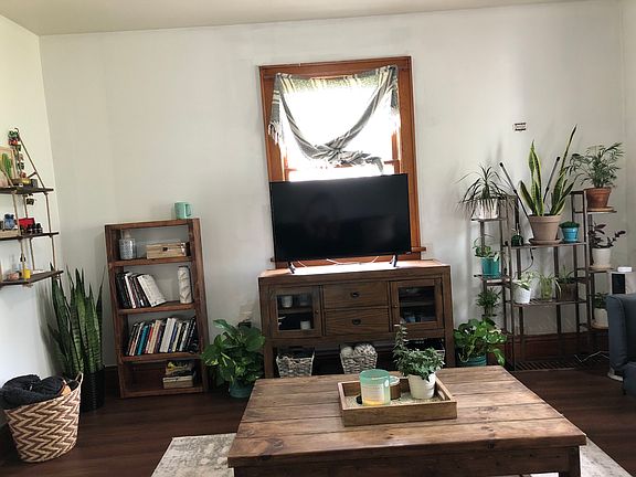 2nd image of 605 Dakota Ave