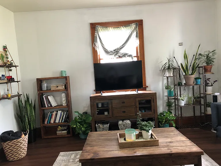 605 Dakota Ave — Photo 2