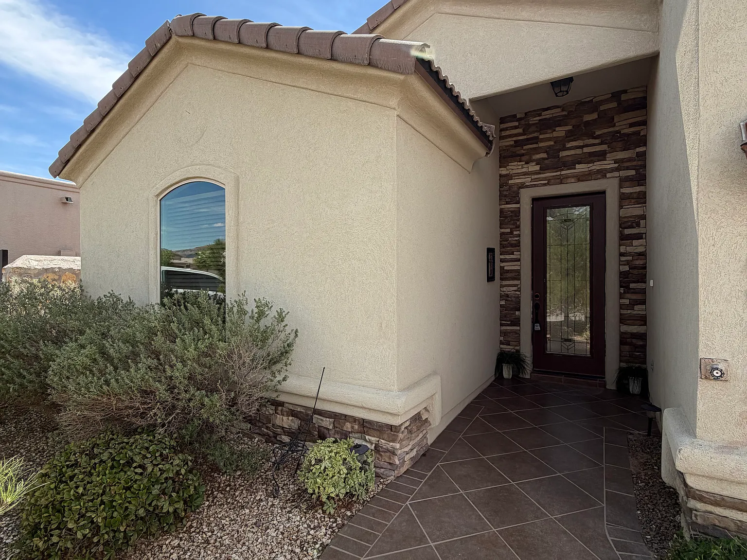 4 bed, 1881 sqft, $2,300 — Photo 3