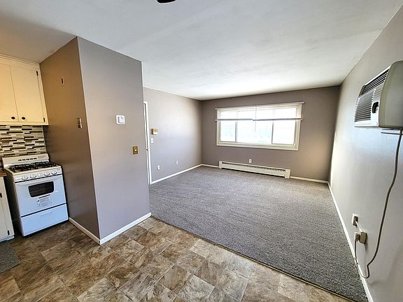 3rd image of 5025 University Ave NE APT 5