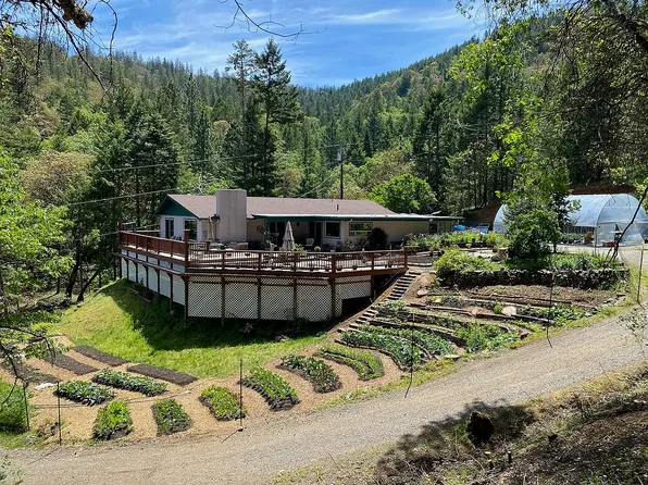 2135 Knowles Rd, Medford, OR 97501