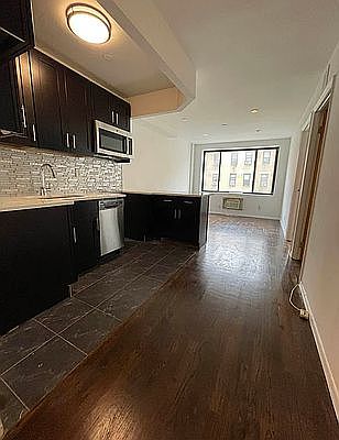 1st image of 530 W 47th St APT 4C