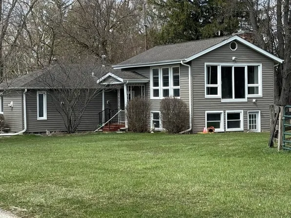 188 Old Sutton Rd, Barrington, IL 60010
