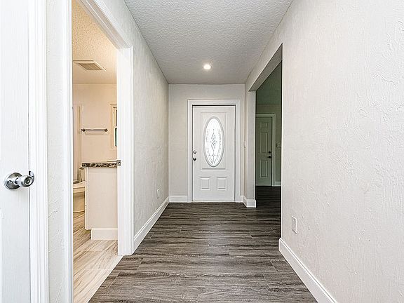 3rd image of 1306 Killian St