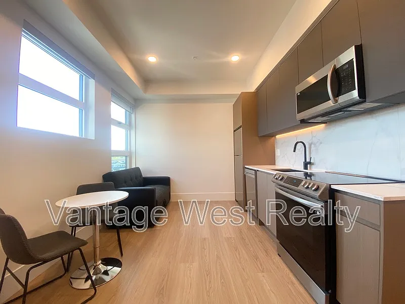 Studio, 1.0 bath, 374 sqft, $1,475 — Photo 2