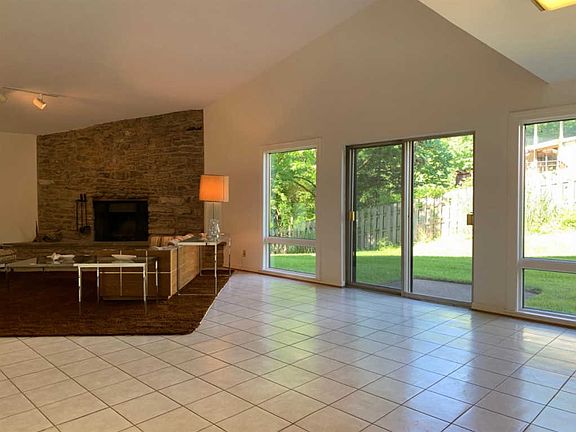 3rd image of 431 Deanview Dr