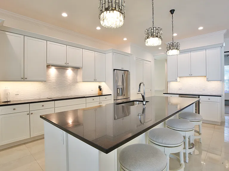 1115 Mallorca Dr — Photo 9
