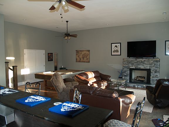 4th image of 128 Lakefront Pl
