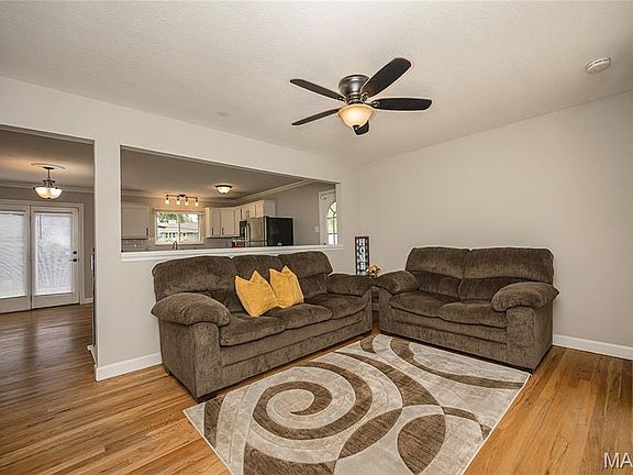 5th image of 3039 Charmbrook Ln