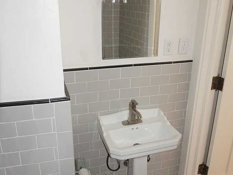 833 Grand Apartments — Photo 26