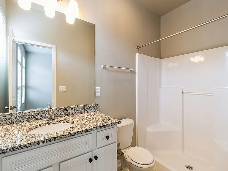 320 SW 6th St #106 — Photo 8