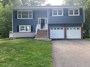 9 Downstream Dr, Flanders, NJ 07836