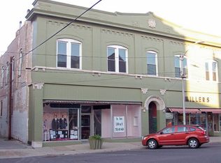 115 N Market St, Winamac, IN 46996