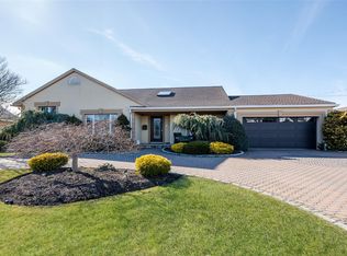 160 Harbor Ln, Massapequa Park, NY 11762