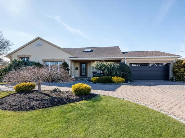 160 Harbor Lane, Massapequa Park, NY 11762