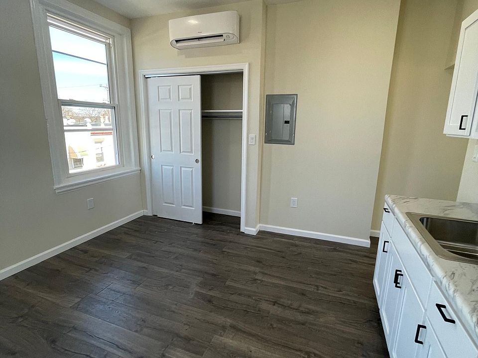 1st image of 810 W Somerset St #3