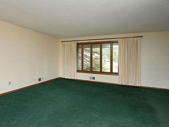 4th image of 697 Mulberry Ln