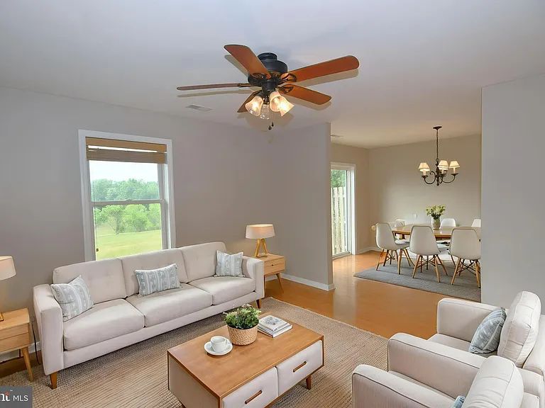 2521 Emerald Ln — Photo 3