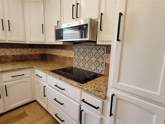 5th image of 1015 W Harvey St