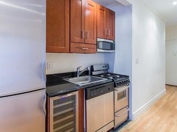 5th image of 322 E 18th St #3D