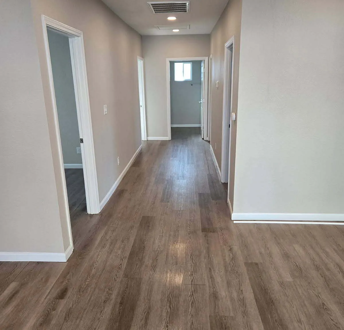 5 bed, 2.0 bath, 1800 sqft, $2,095 — Photo 3