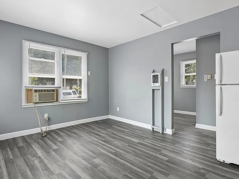 1301 Whittier Ave — Photo 8
