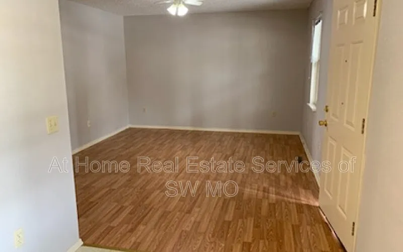 2 bed, 1.0 bath, 754 sqft, $730 — Photo 2
