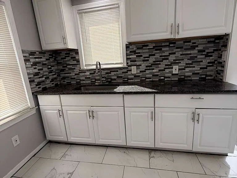 9054 Grandville Ave — Photo 3