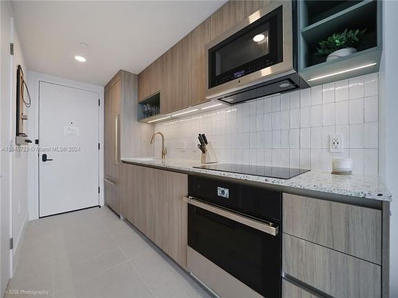 2nd image of 601 NE 1st Ave Unit 2814