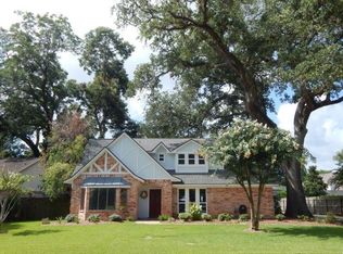 117 Driftwood Dr, Lake Jackson, TX 77566