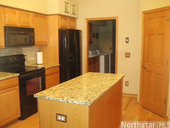 4th image of 127 Deerwood Ct