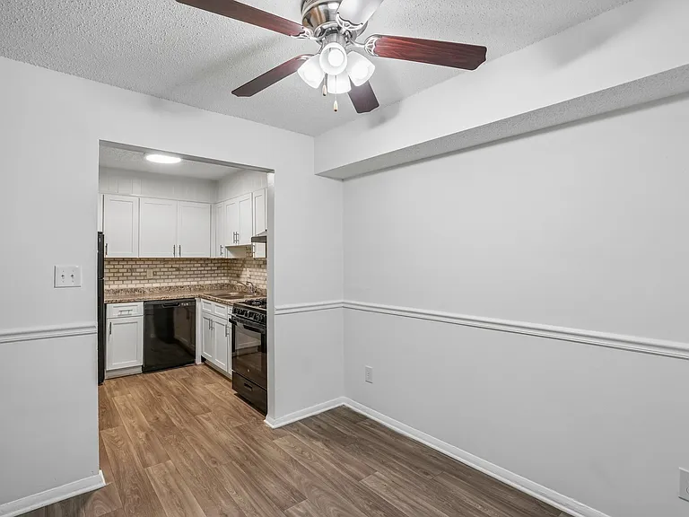 Lewis on Cascade Apartments — Photo 14