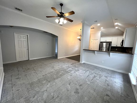 4th image of 633 Whitefield Ln