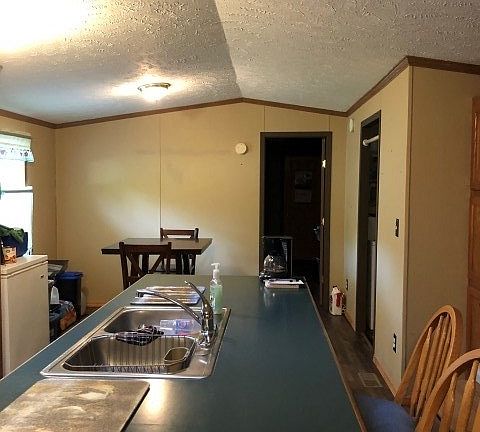 4th image of 5900 W Deluxe Blvd