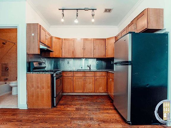 5th image of 20 Underhill Ave APT 2