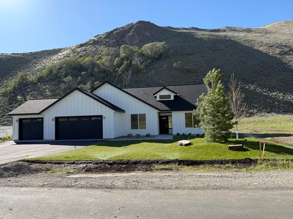 409 Rosewood Dr, Bellevue, ID 83313